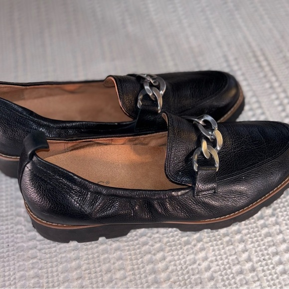 Vionic Black Leather Loafers with Chain Detail , Size 8.5 - Picture 5 of 9